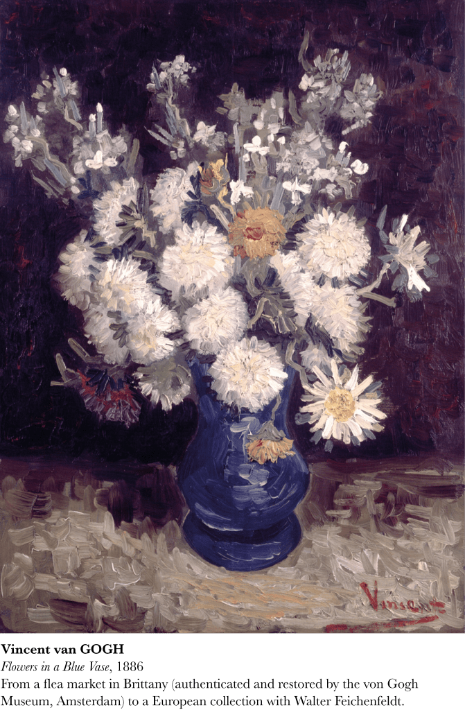 Nature morte de Vincent van Gogh représentant un bouquet de fleurs blanches et d'asters dans un vase bleu, signé Vincent en bas à droite.